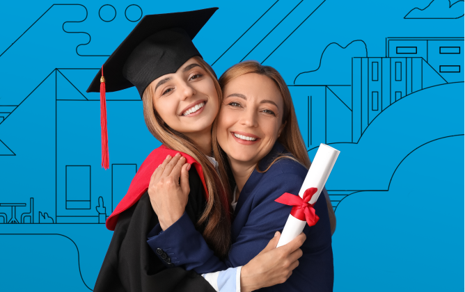 chica graduando abrazada con su madre