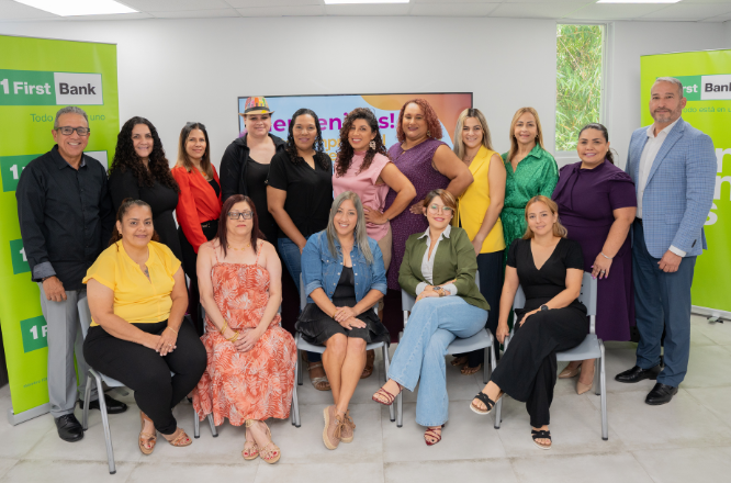 Grupo de mujeres empresarias sonriendo