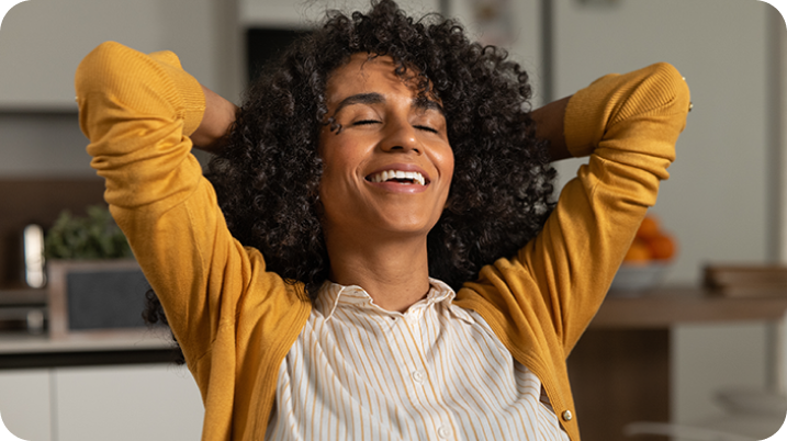 Curly hair girl sitting while smile.