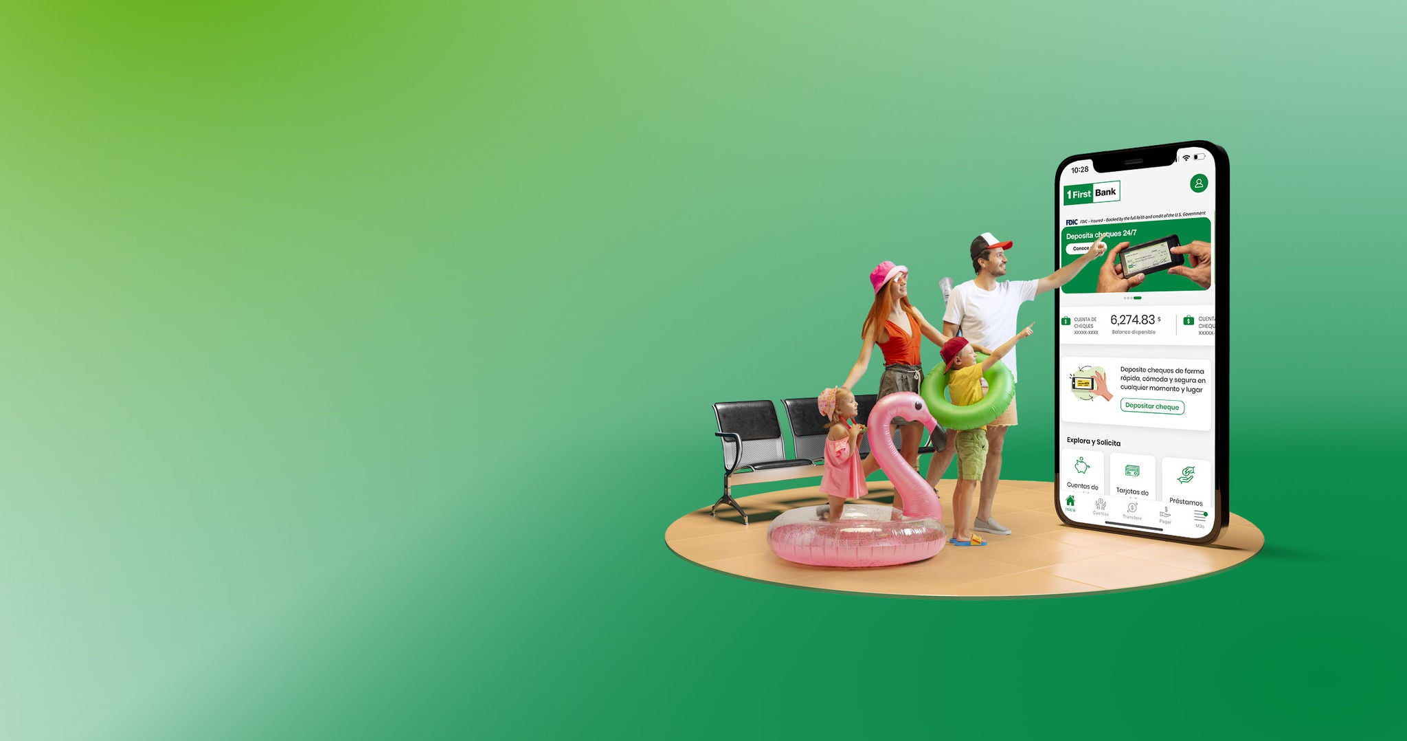 Familia en aeropuerto mirando a  la aplicacion de banco Tu Banca Digital